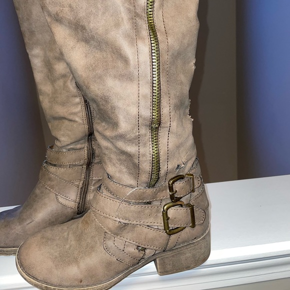 Tall lug heel Pull On Boot - Picture 8 of 9